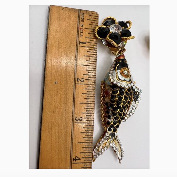 1980's Vintage Articulated Fish Earrings - Picture 3 of 3